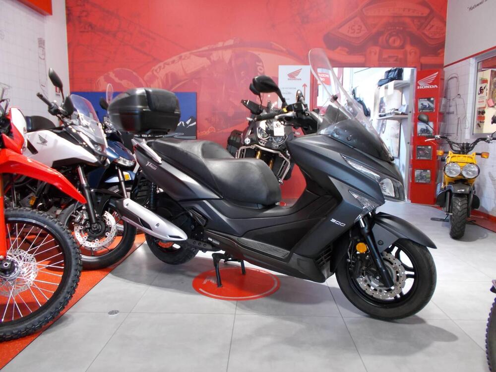 Kymco X-Town 300i ABS (2016 - 20) (9)
