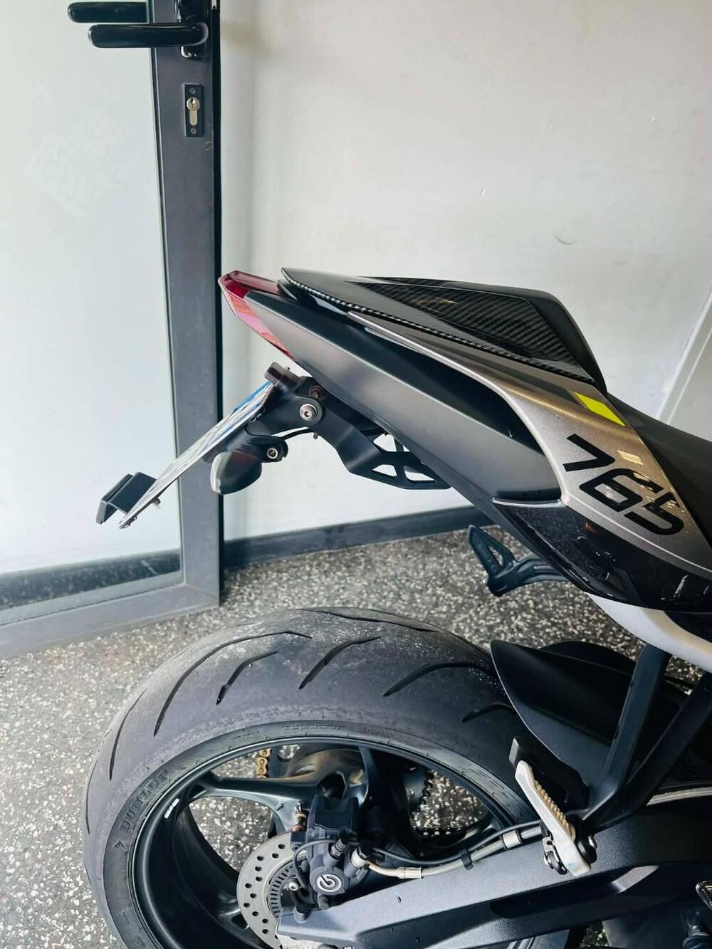 Triumph Street Triple 765 R (2023 - 26) (2)