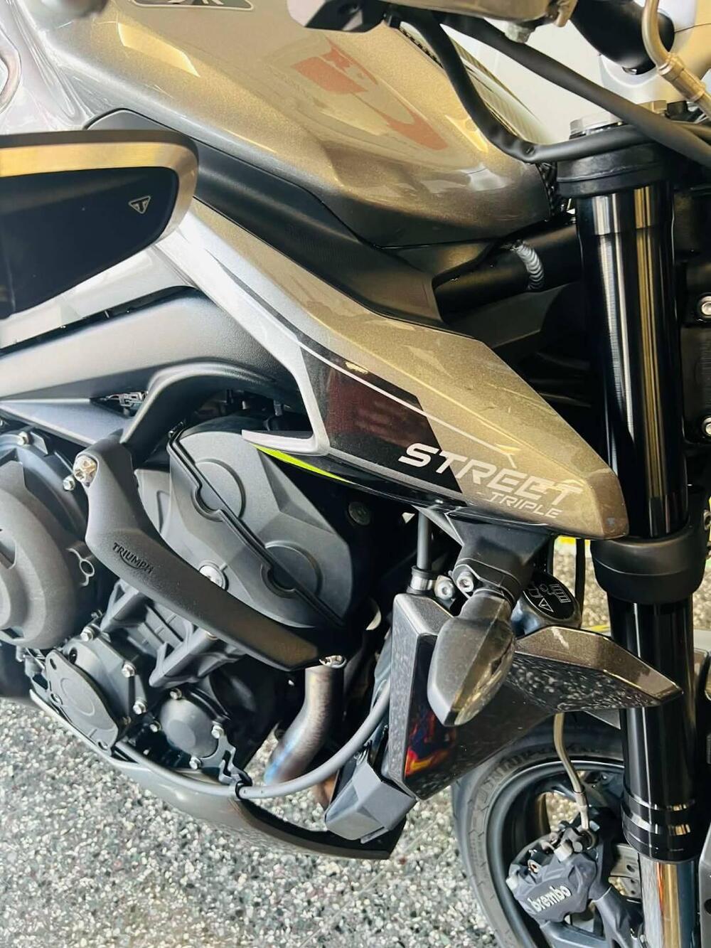 Triumph Street Triple 765 R (2023 - 26) (16)