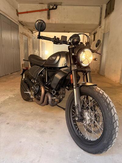 Ducati Scrambler 800 Night Shift (2021 - 22) usata