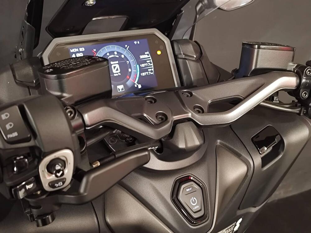 Yamaha T-Max 560 (2022 - 24) (13)