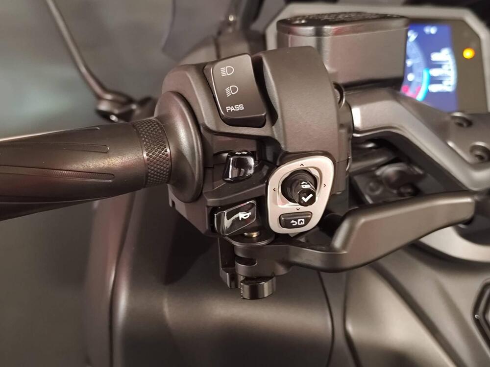 Yamaha T-Max 560 (2022 - 24) (12)