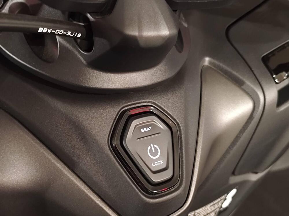 Yamaha T-Max 560 (2022 - 24) (14)