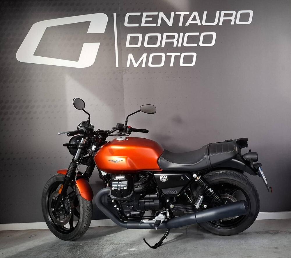 Moto Guzzi V7 Stone (2021 - 24) (2)