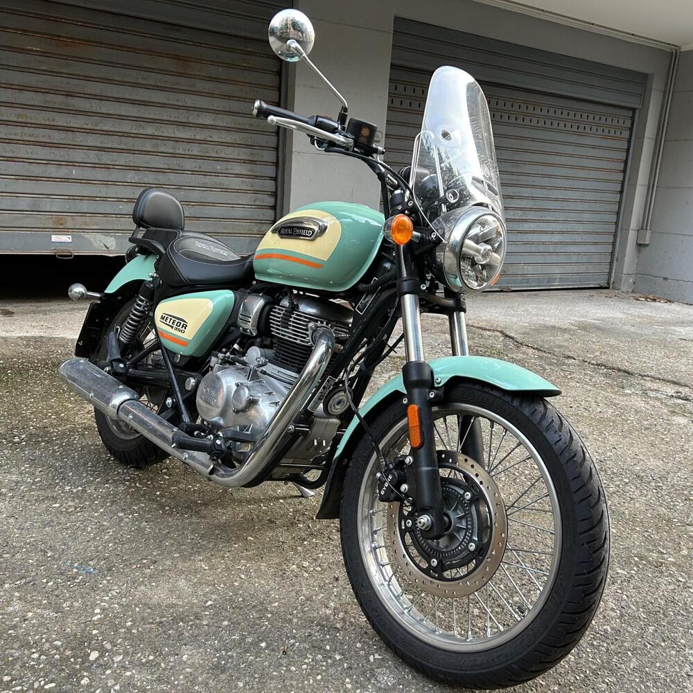 Royal Enfield Meteor 350 Aurora (2024 - 26) (2)
