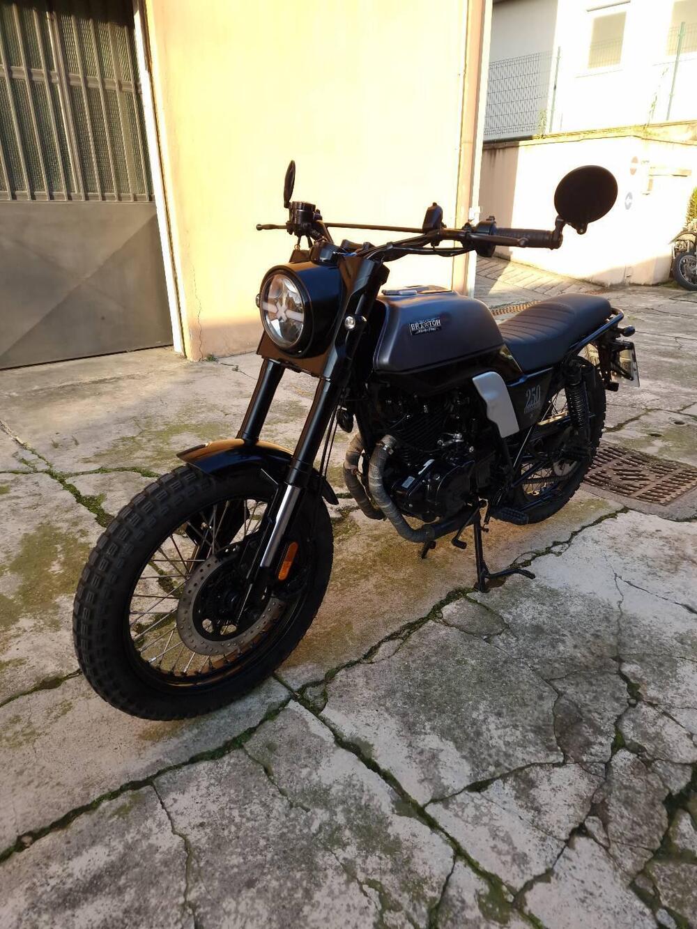 Brixton Motorcycles Glanville 250 X (2018 - 19) (4)