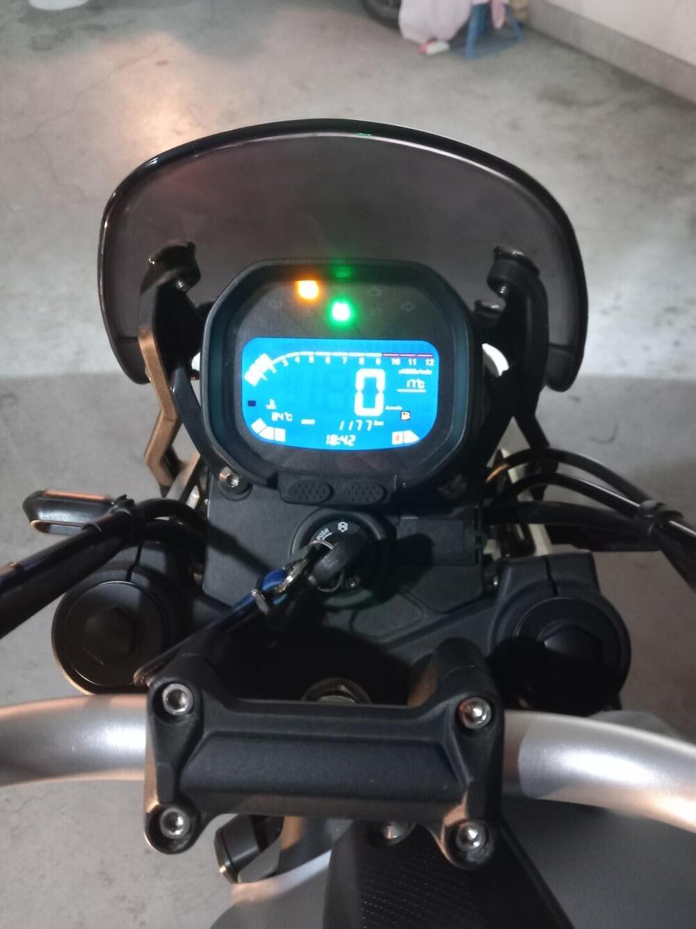 Voge Trofeo 300AC (2021 - 26) (7)