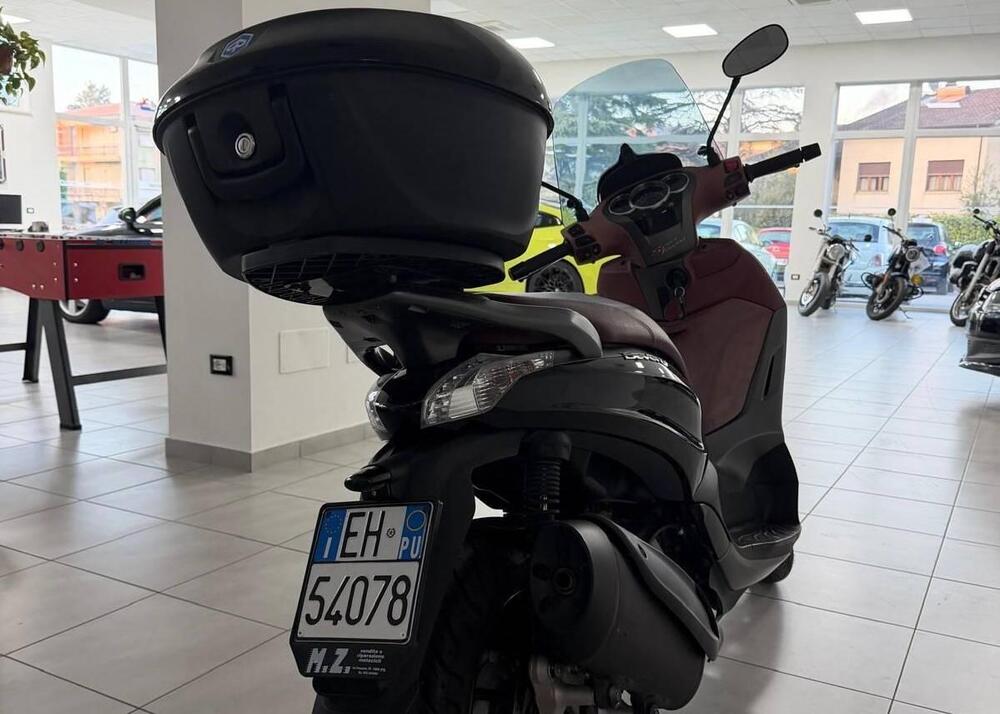 Piaggio Beverly 350 SportTouring ie ABS (2011 - 17) (4)