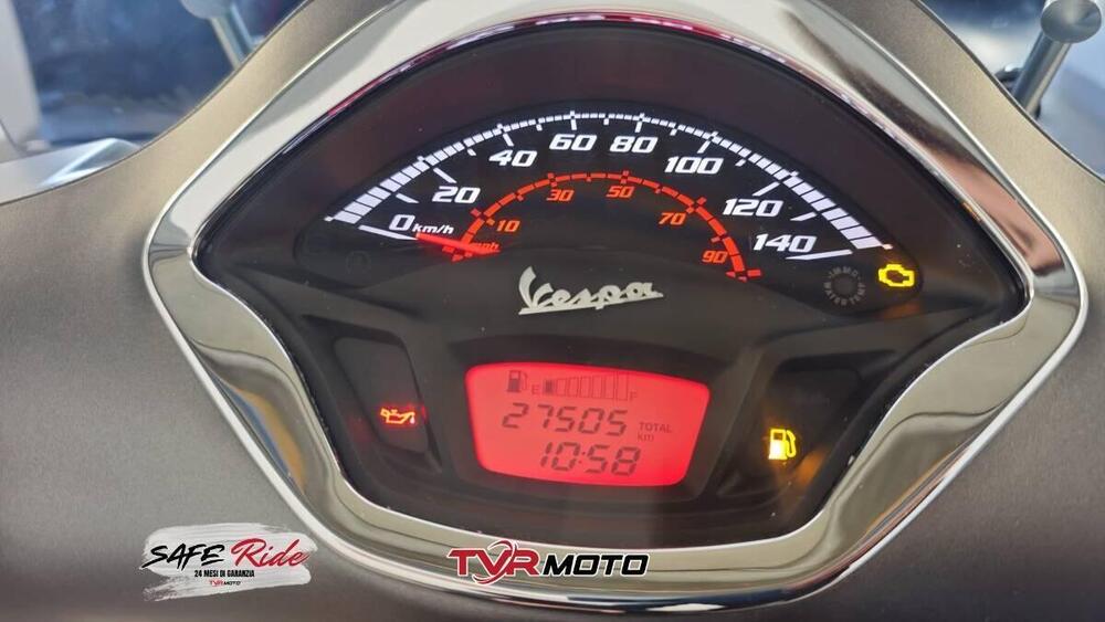 Vespa GTS 300 Super Sport Hpe (2019) (6)