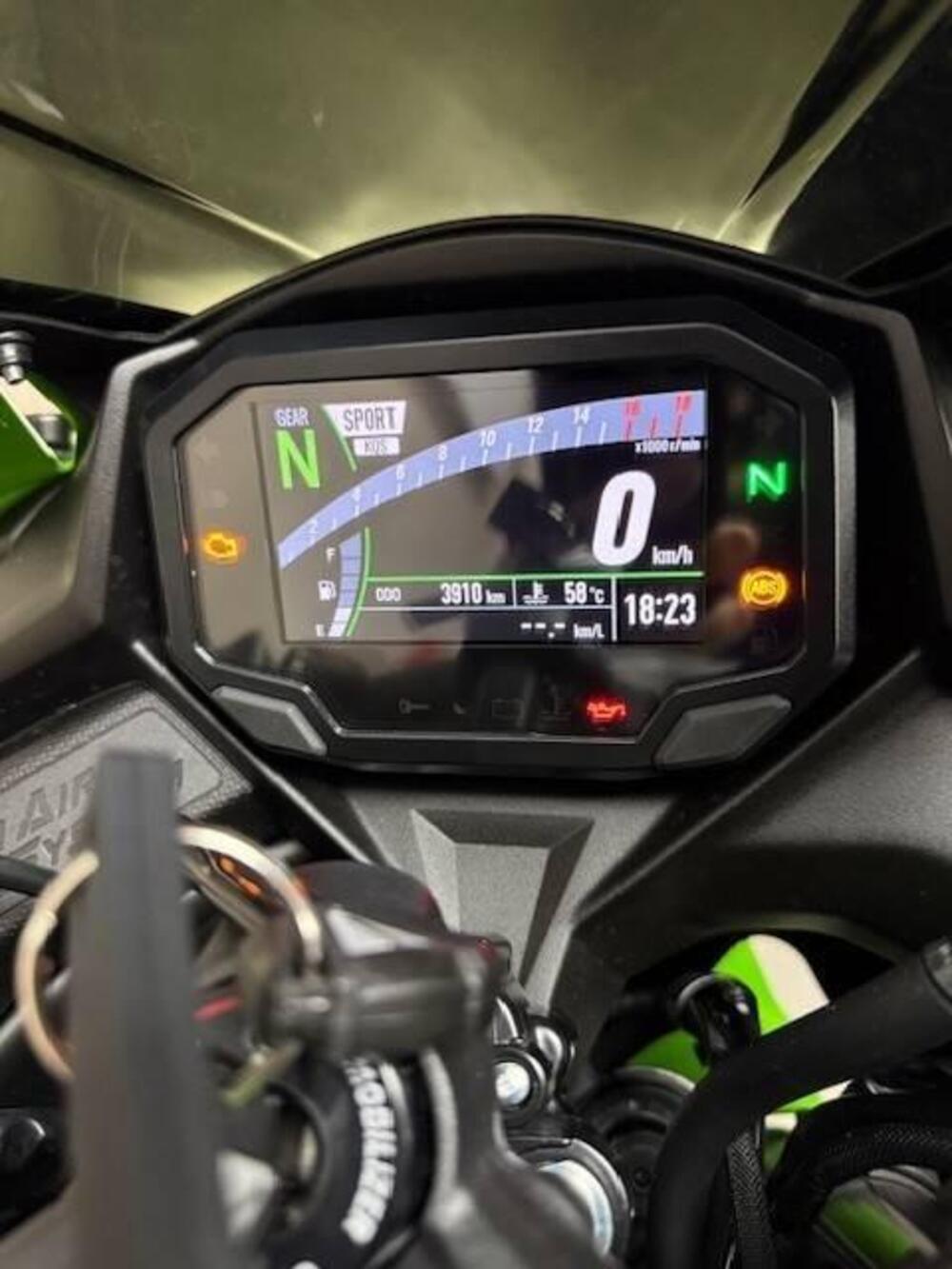 Kawasaki Ninja ZX-4RR (2024 - 26) (4)