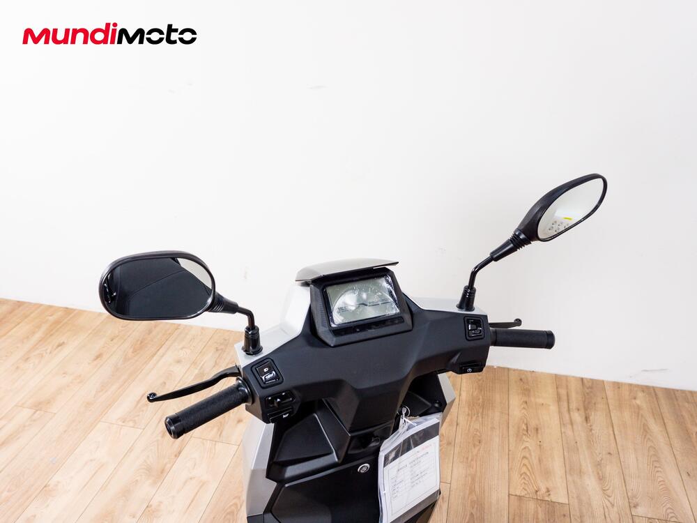 Peugeot Tweet 125 FL GT (2025 - 26) (11)