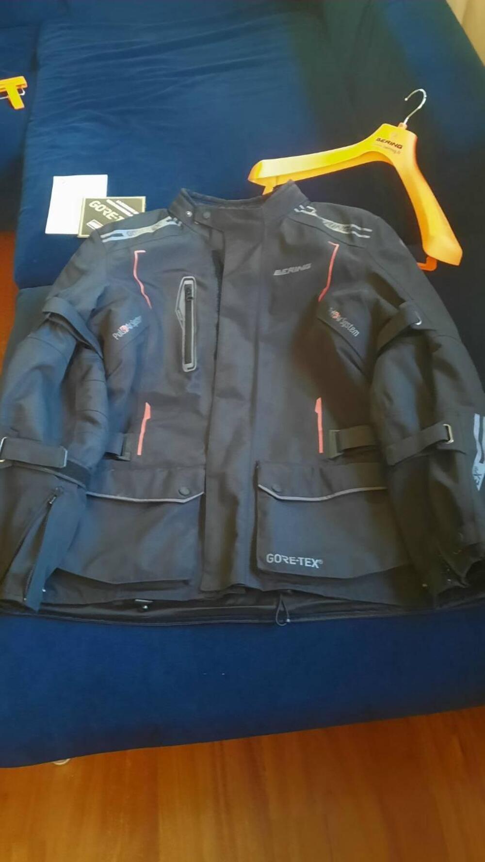 Giacca e pantaloni moto in Goretex laminato Bering