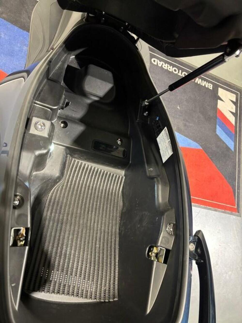 Kymco Agility 300i (2021 - 25) (11)