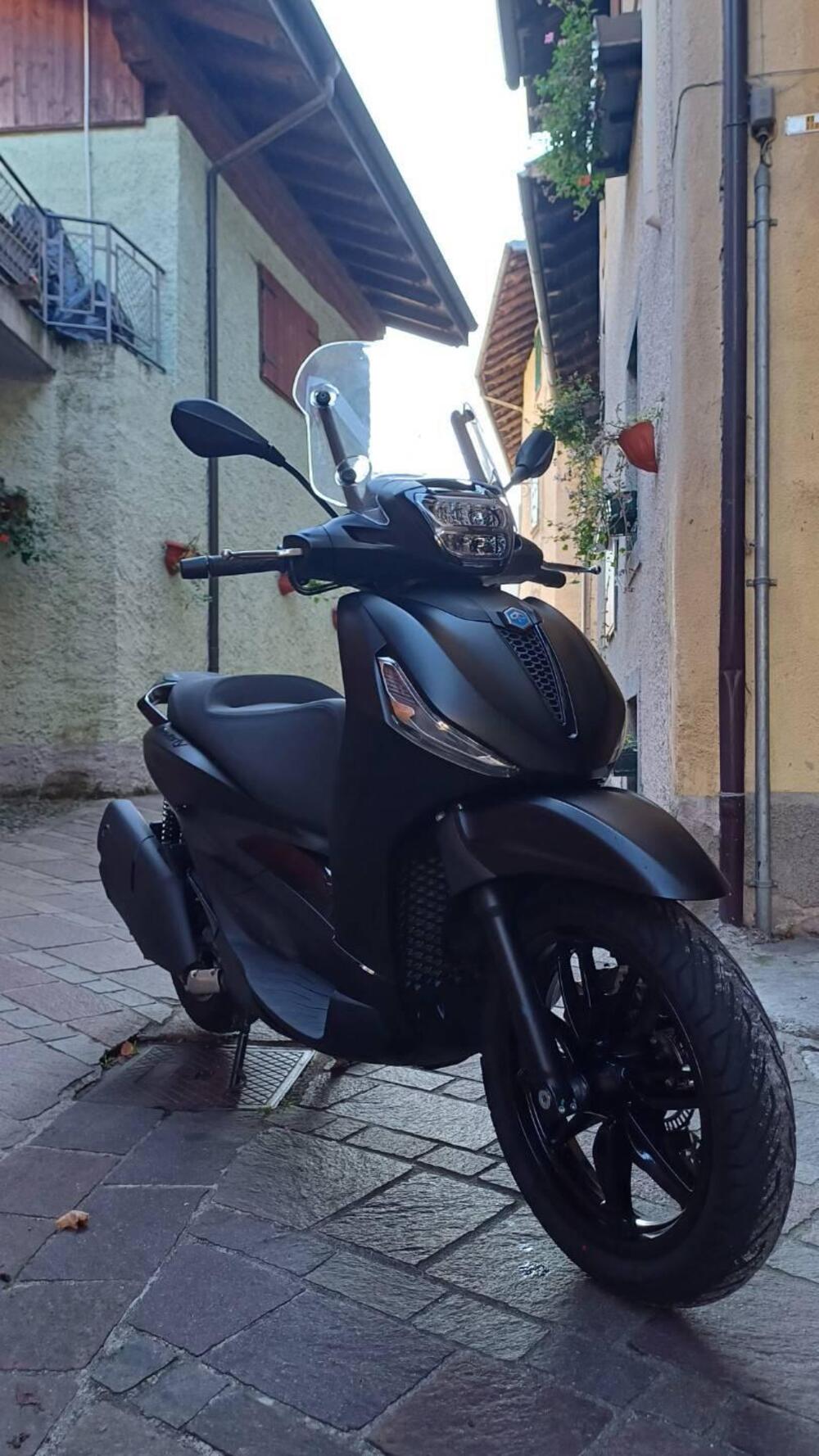 Piaggio Beverly 400 S ABS-ASR (2021 - 24) (2)