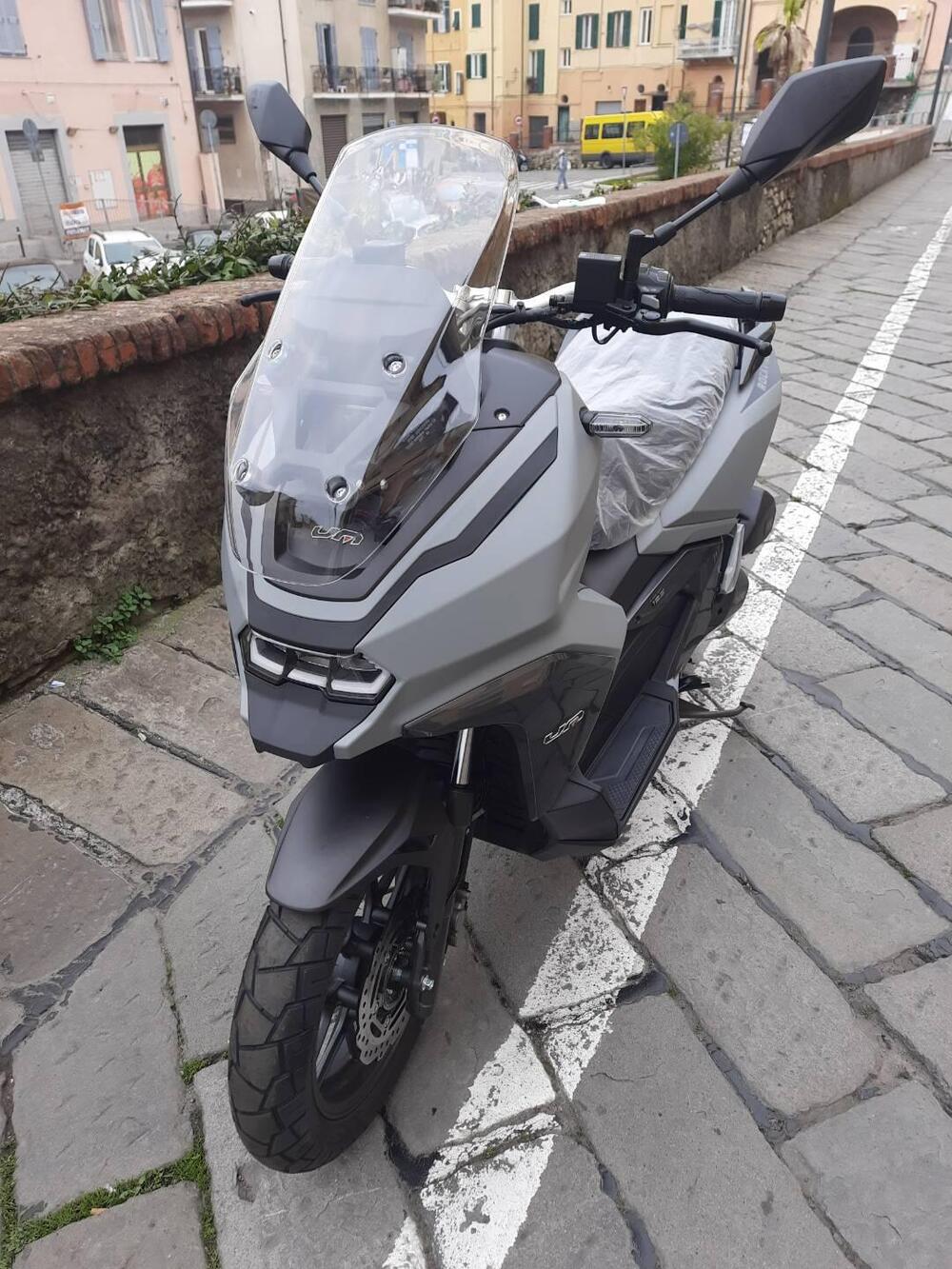 Um Italia Rockville 125 (2025 - 26) (2)