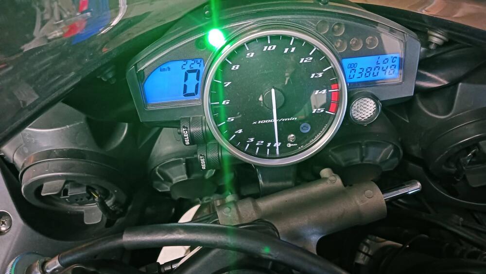Yamaha YZF R1 (2004 - 05) (7)