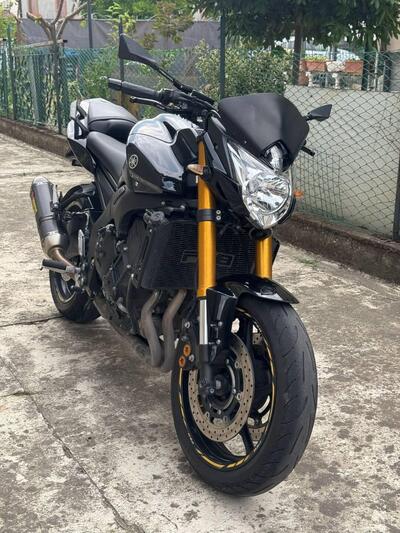 Yamaha FZ8 (2013 - 16) usata