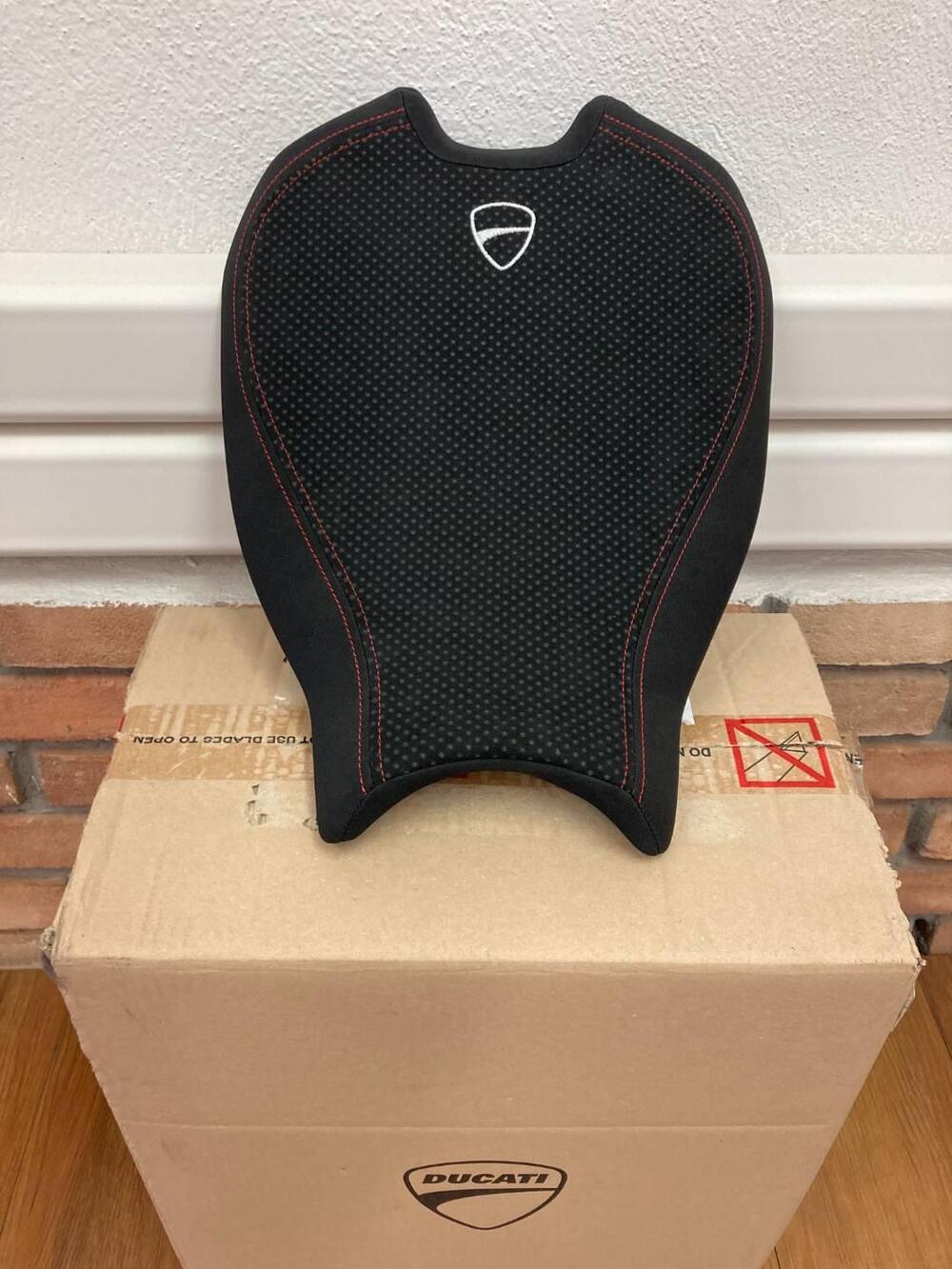 SELLA BASSA PILOTA PER DUCATI STREETFIGHTER V2