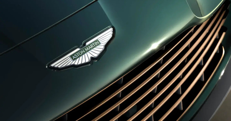 Aston Martin rinvia le auto elettriche: crisi fino al 2030 e taglio del 20% del personale