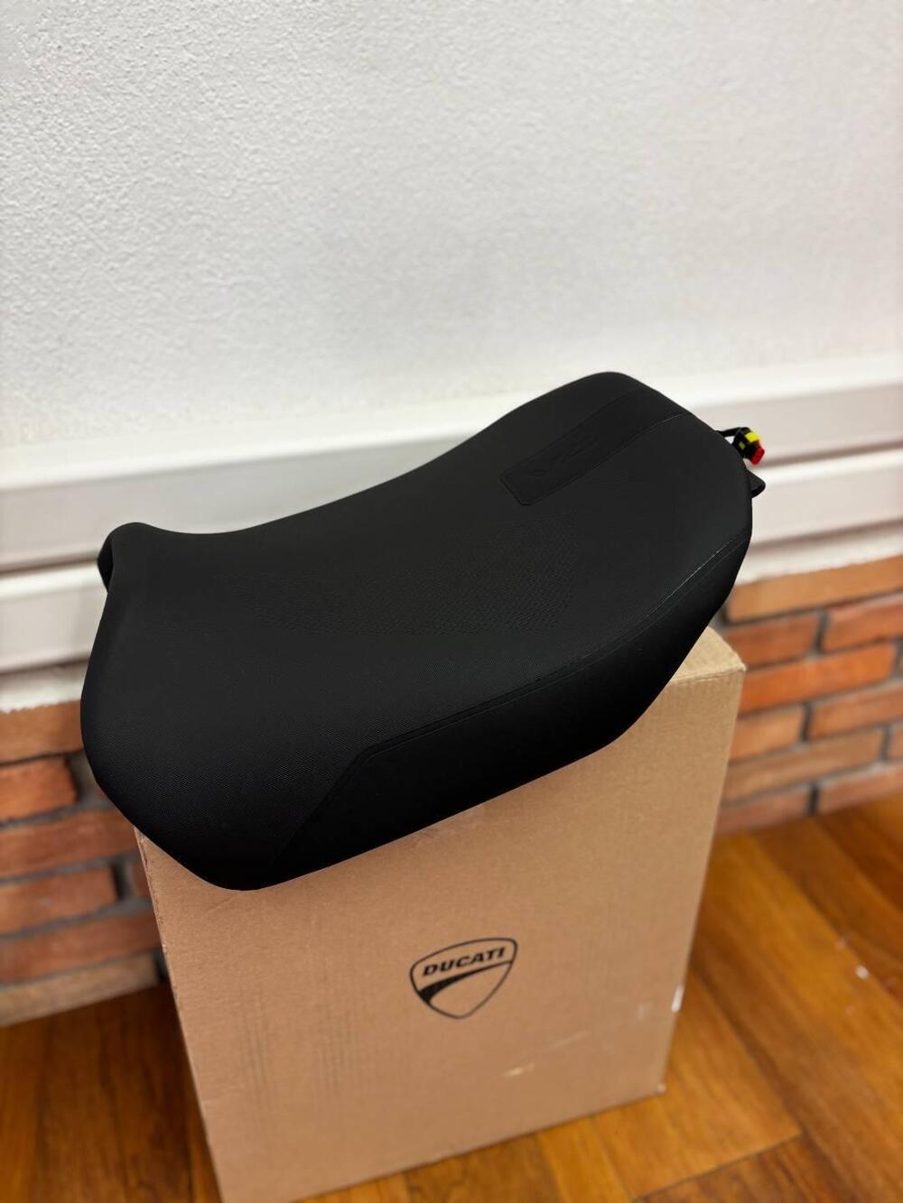 SELLA PILOTA BASSA RISCALDATA PER DUCATI MULTISTRA (3)