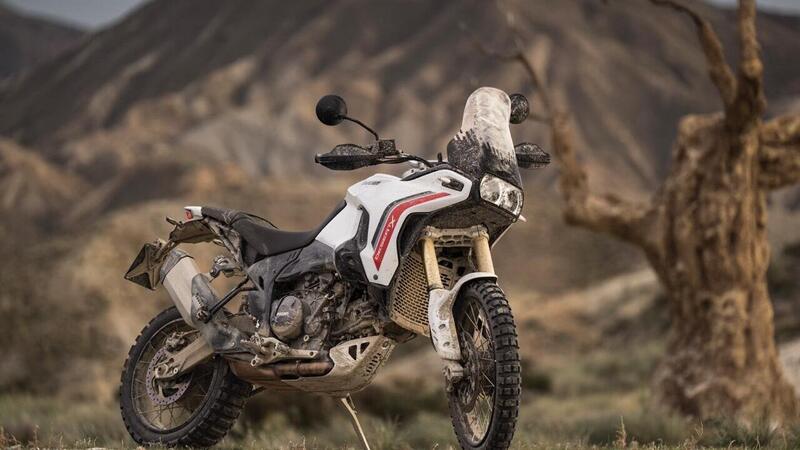 Ducati DesertX 2026: &egrave; tutta nuova! Com'&egrave; fatta e come cambia la adventure bolognese