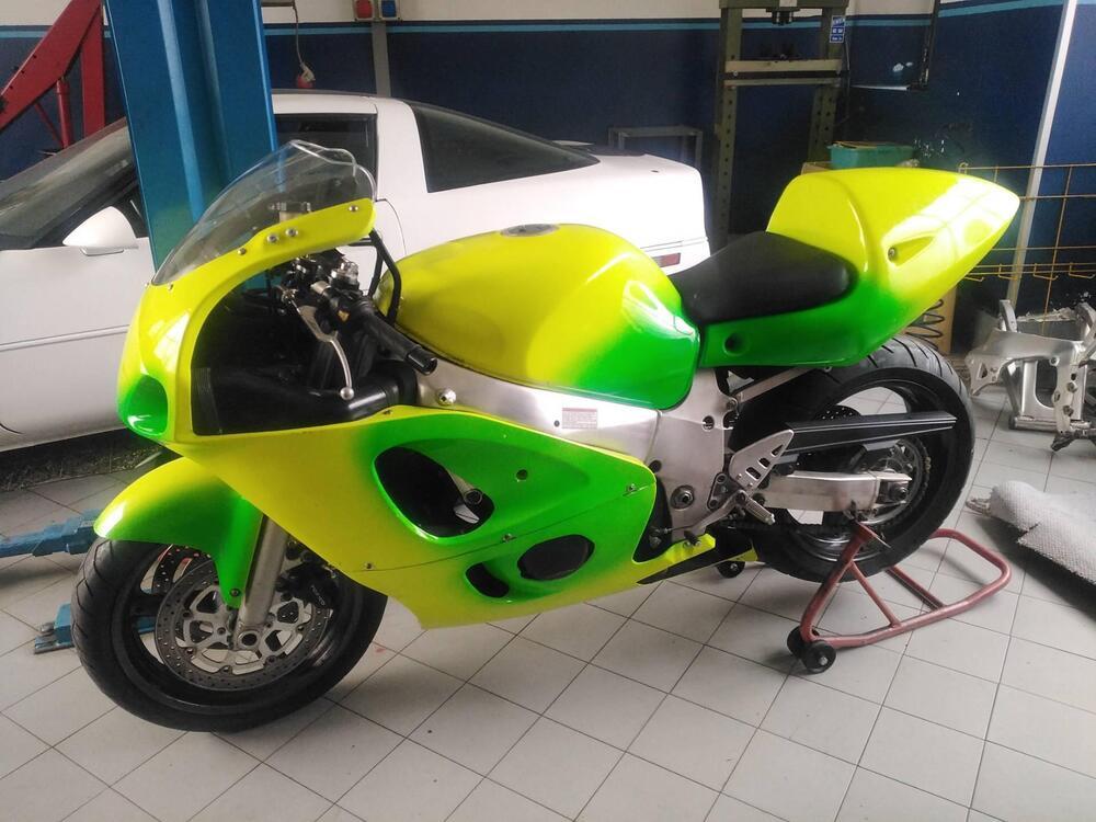 Suzuki GSX R 600 (1997 - 00) (3)