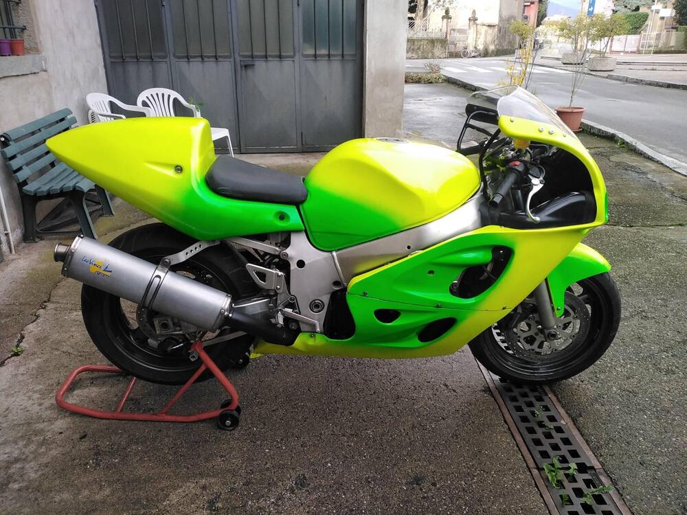 Suzuki GSX R 600 (1997 - 00) (9)