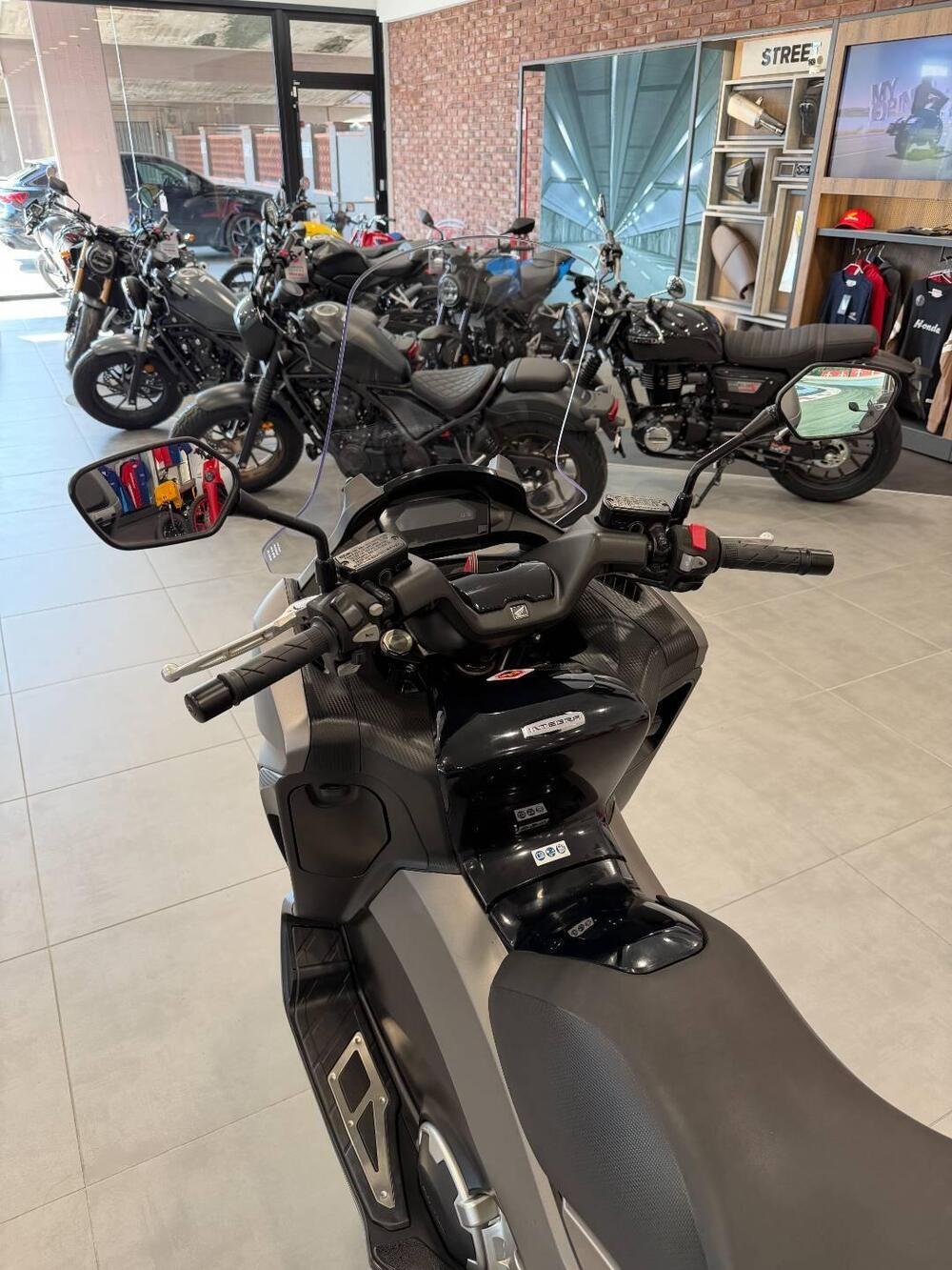 Honda Integra 750 DCT Sport (2017) (9)