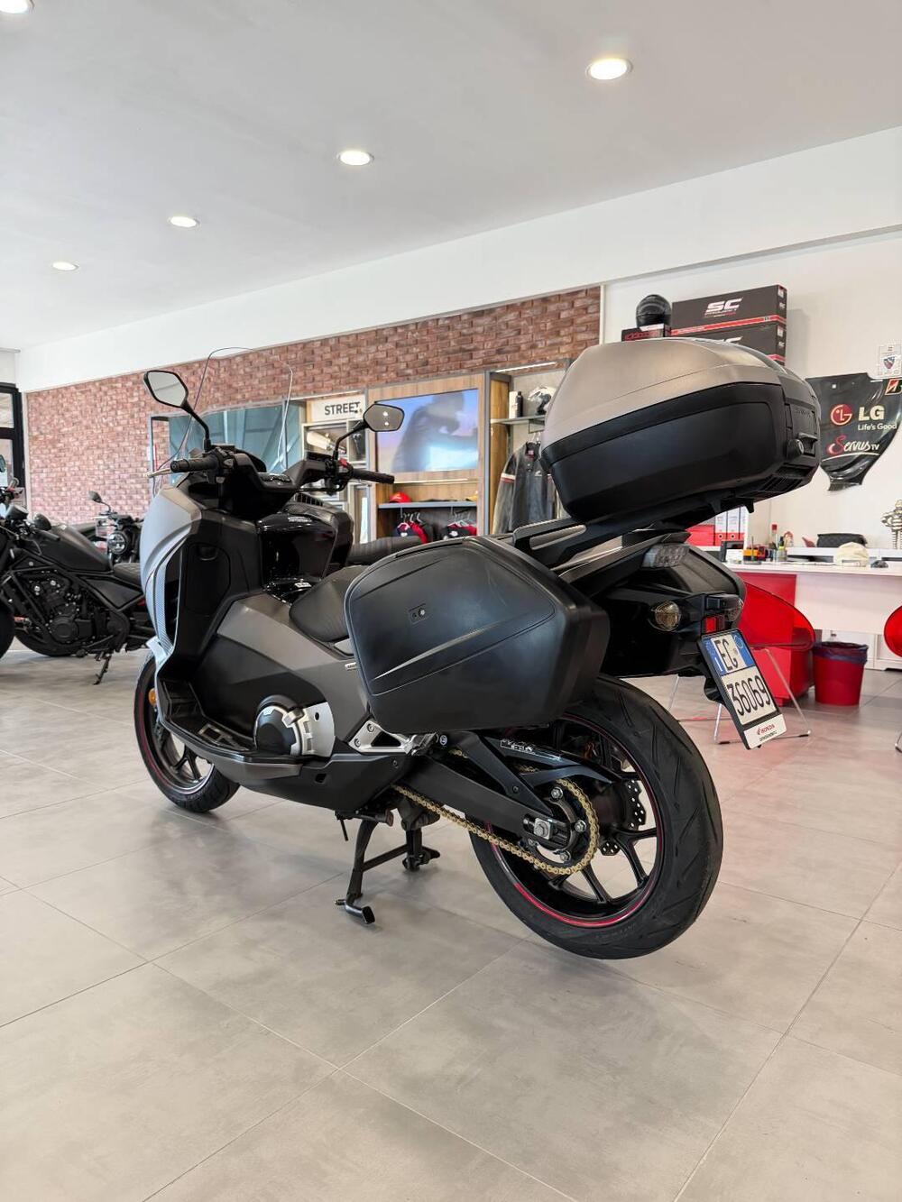 Honda Integra 750 DCT Sport (2017) (4)