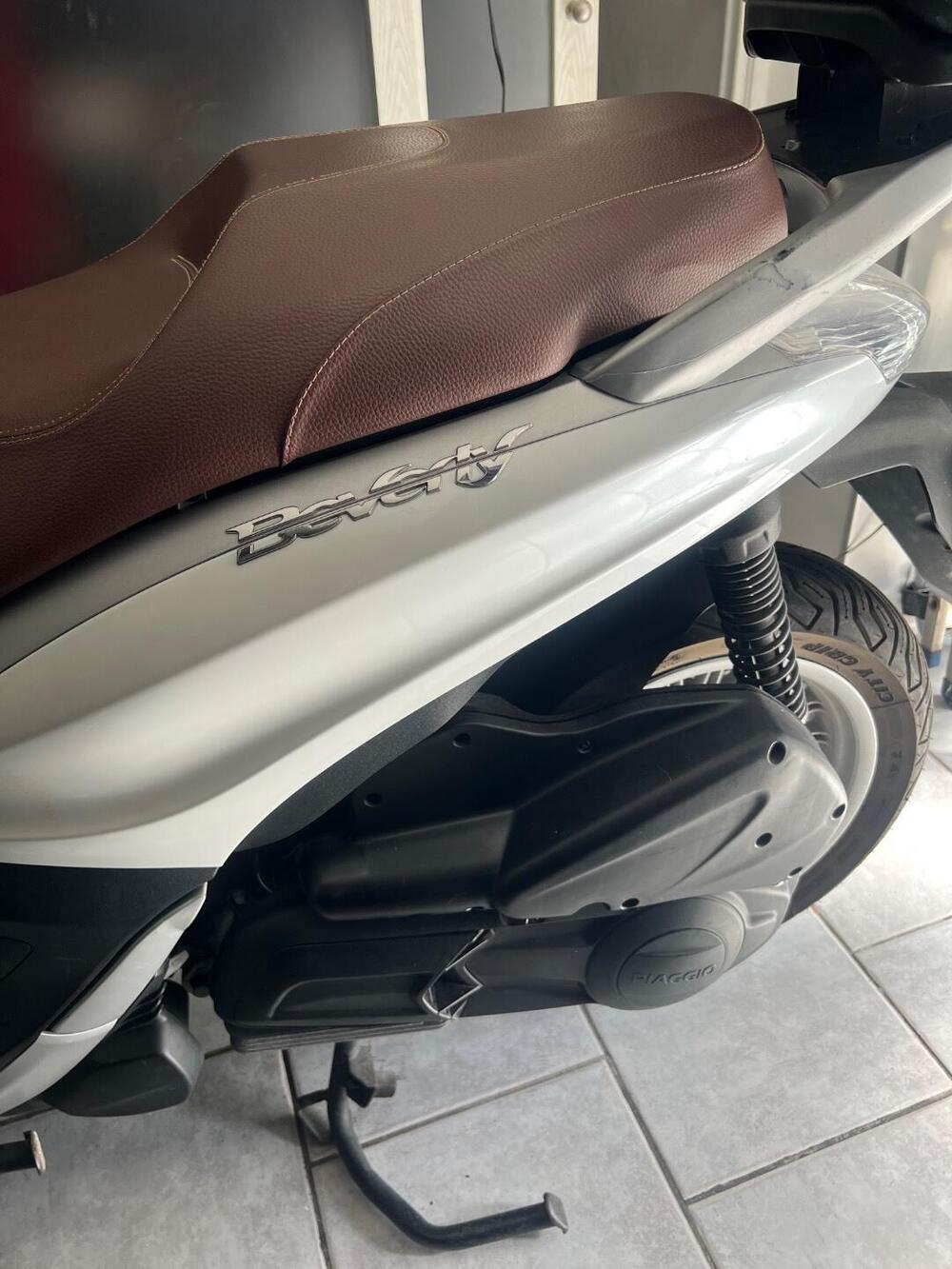 Piaggio Beverly 300 i.e. ABS-ASR (2016 - 20) (2)