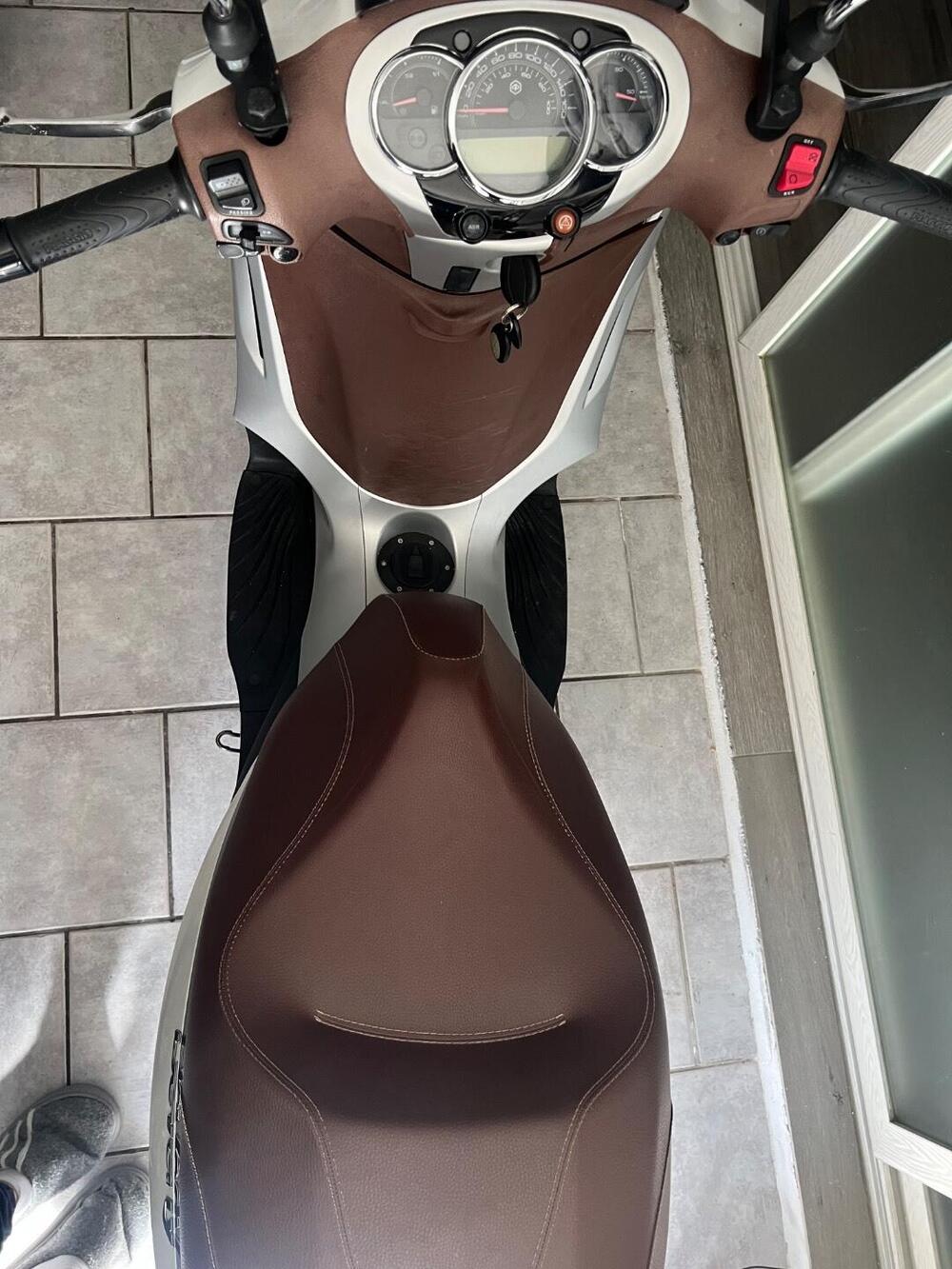 Piaggio Beverly 300 i.e. ABS-ASR (2016 - 20) (3)