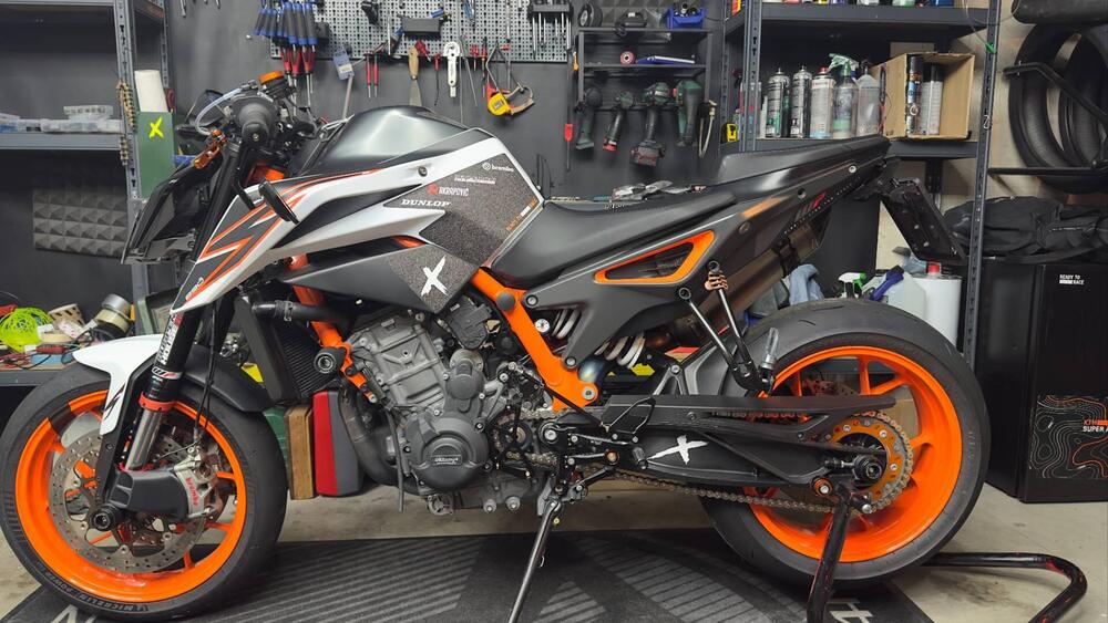 KTM 890 Duke R (2021) (2)
