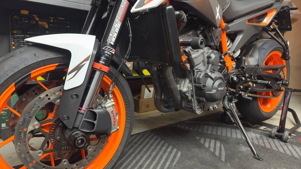 KTM 890 Duke R (2021) (8)