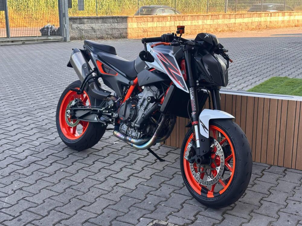 KTM 890 Duke R (2021)