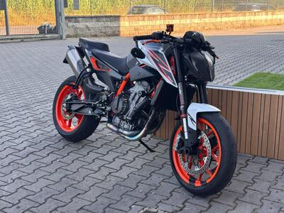 KTM 890 Duke R (2021) usata