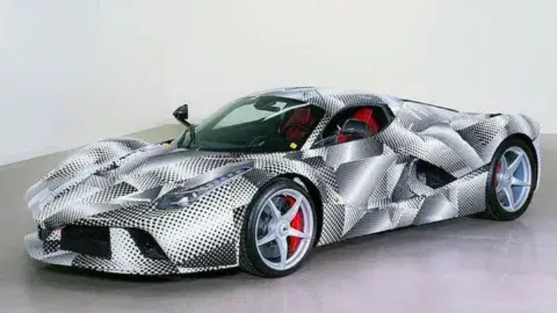 LaFerrari: un prototipo unico venduto all&rsquo;asta per oltre 2,4 milioni di dollari, che purtroppo non si pu&ograve; guidare 