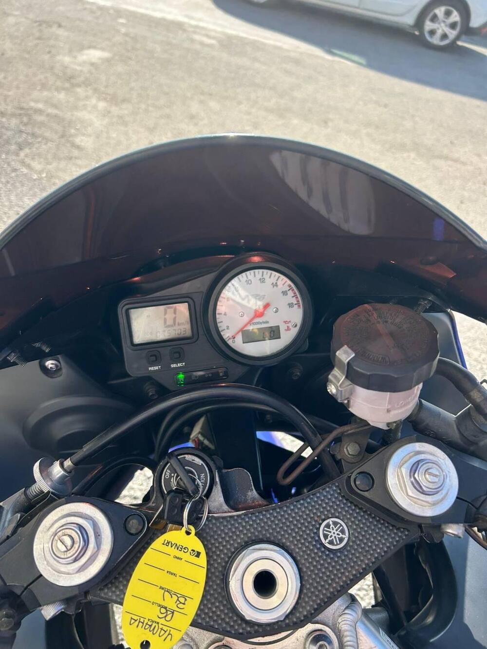 Yamaha YZF R6 (2001 - 02) (5)