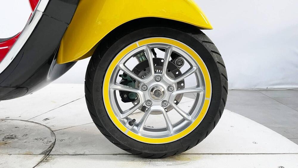 Vespa Primavera 125 Disney Mickey Mouse Edition by Vespa (2023 - 24) (5)