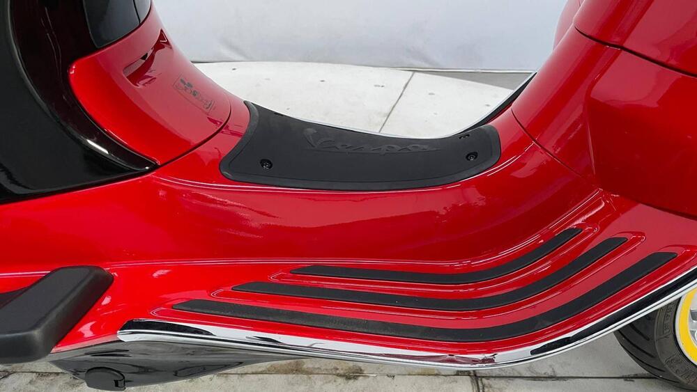 Vespa Primavera 125 Disney Mickey Mouse Edition by Vespa (2023 - 24) (4)