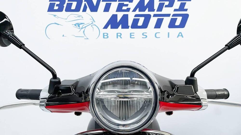 Vespa Primavera 125 Disney Mickey Mouse Edition by Vespa (2023 - 24) (16)