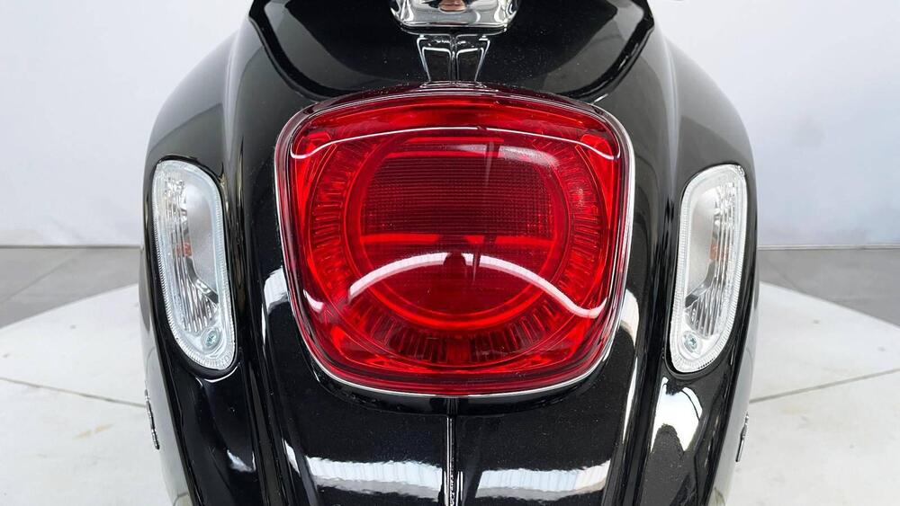 Vespa Primavera 125 Disney Mickey Mouse Edition by Vespa (2023 - 24) (15)