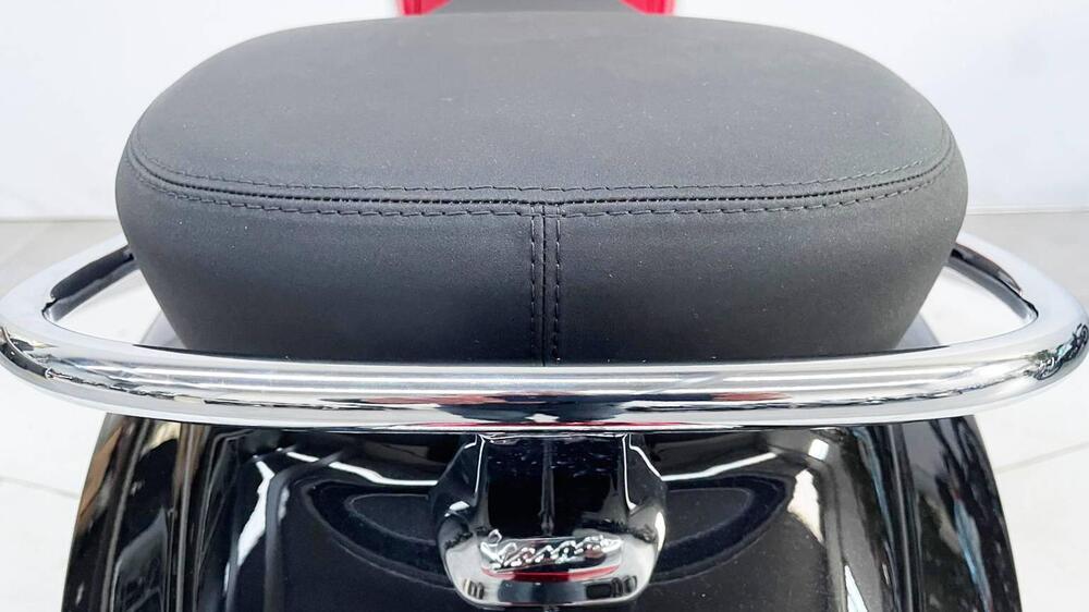 Vespa Primavera 125 Disney Mickey Mouse Edition by Vespa (2023 - 24) (14)