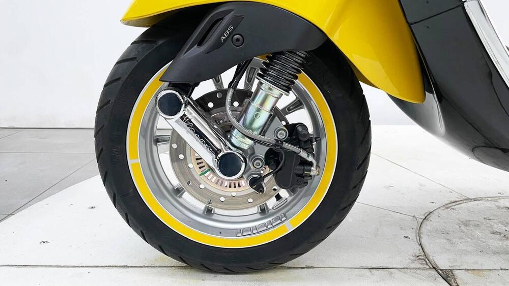 Vespa Primavera 125 Disney Mickey Mouse Edition by Vespa (2023 - 24) (6)