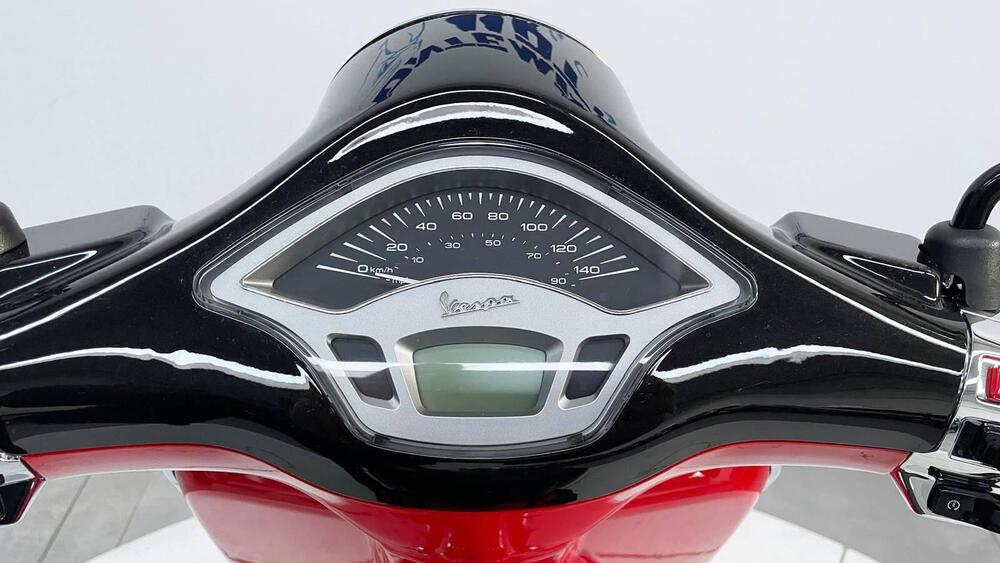 Vespa Primavera 125 Disney Mickey Mouse Edition by Vespa (2023 - 24) (10)