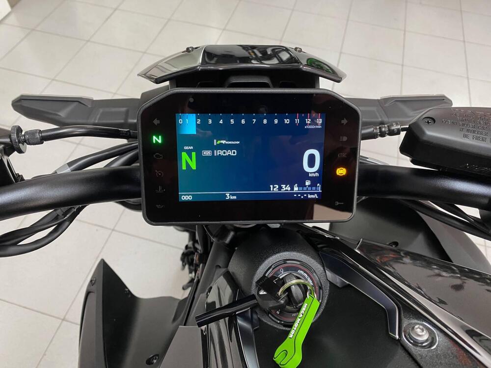 Kawasaki Z 900 (2025 - 26) (5)