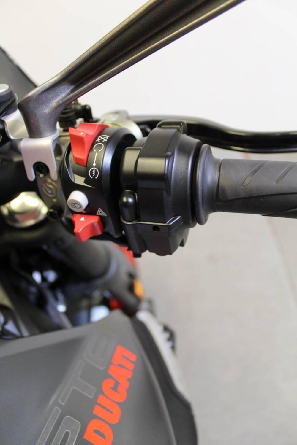 Ducati Monster 937 + (2021 - 25) (9)