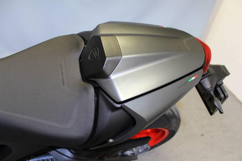 Ducati Monster 937 + (2021 - 25) (19)