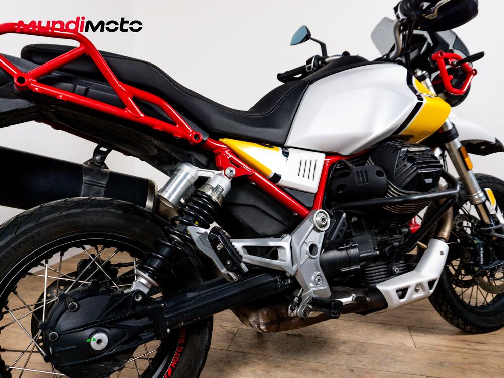 Moto Guzzi V85 TT Evocative Graphics (2021 - 23) (4)