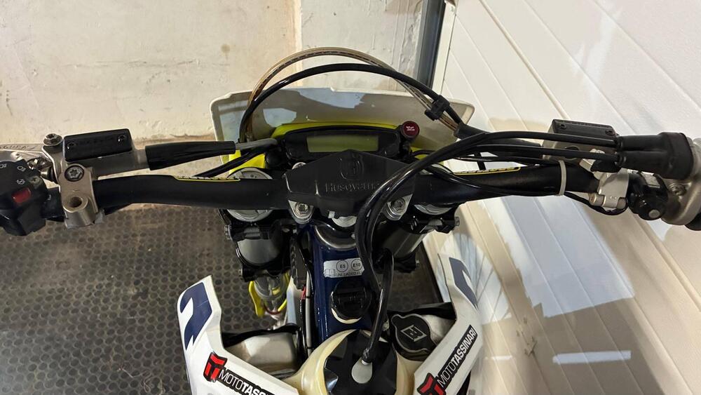 Husqvarna TE 300i (2020) (5)