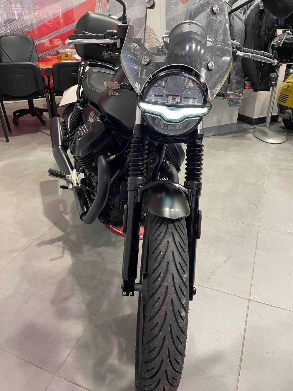 Moto Guzzi V7 Stone (2021 - 24) (3)